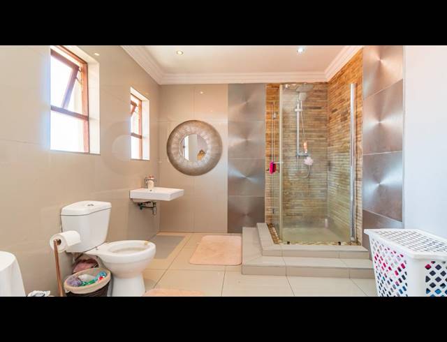 5 BEDROOM HOUSE FOR SALE IN MAHUBE VALLEY